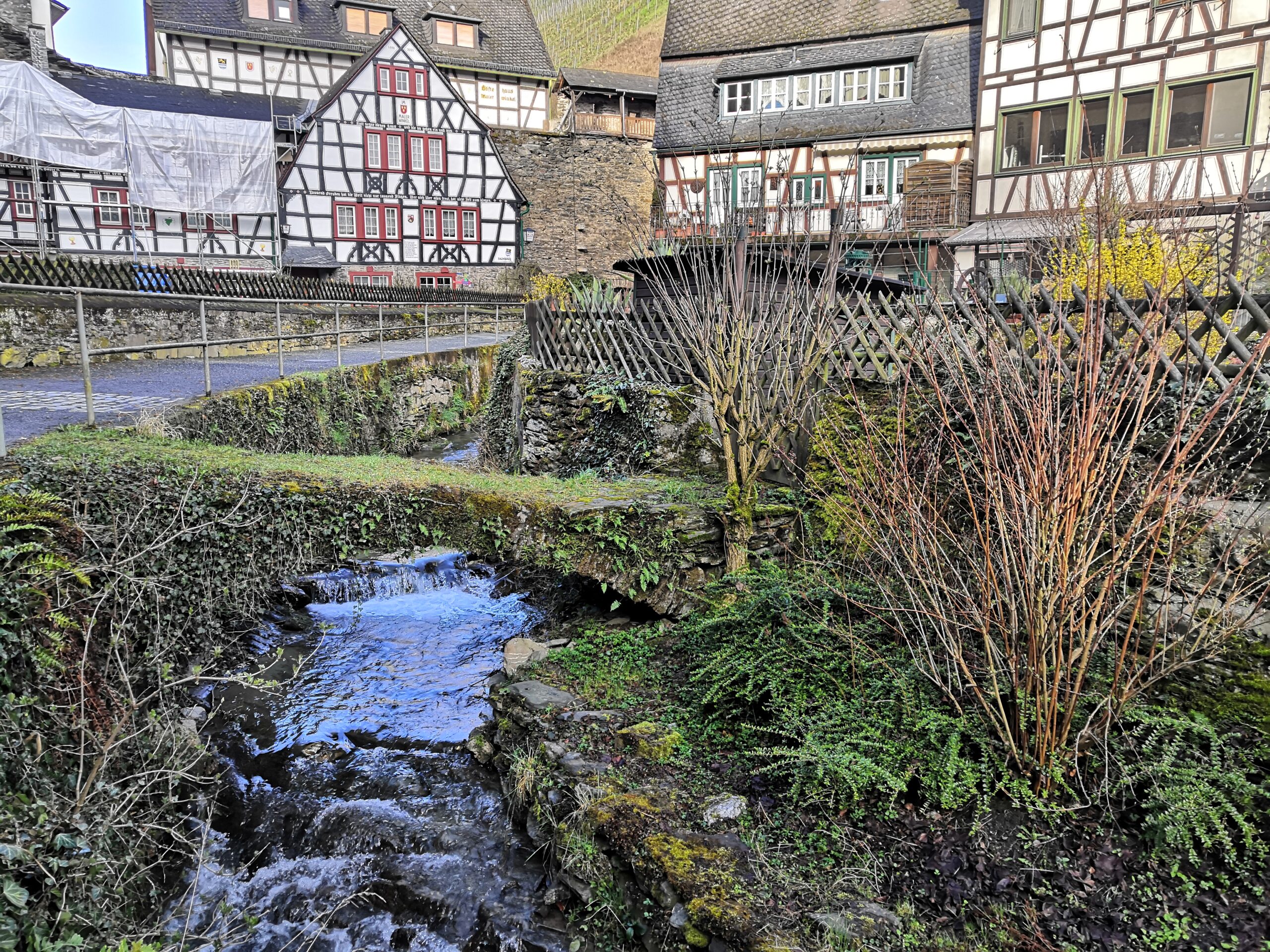 sliderimage-Offene Bachläufe erzielen viele positive Effekte, hier der Münzbach in Bacharach. Foto: BUGA29/Jöckel