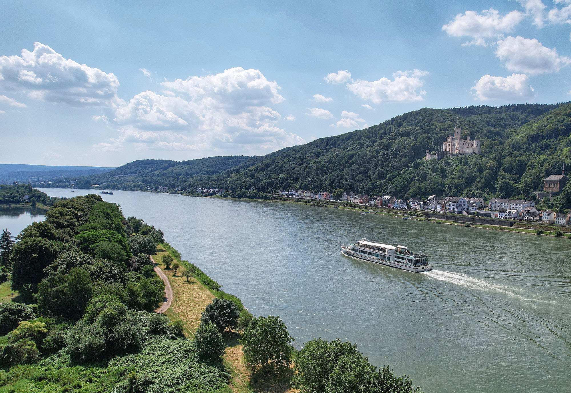 Lahnstein Hafenmole und Schloss Stolzenfels