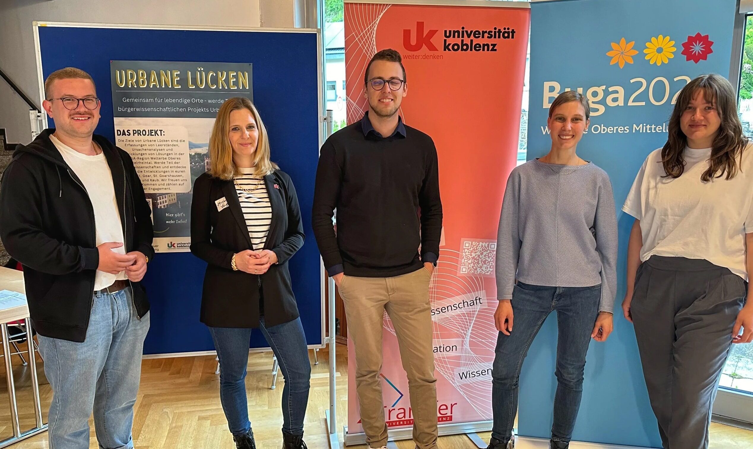 sliderimage-Freuen sich über den Start des Projekts (von links): Stadtbürgermeister Philipp Rahn (Bacharach), Dr. Miriam Voigt und Dr. Jonas Birke (beide Uni Koblenz), Dr. Sandra Linz (BUGA29) sowie Muriel Heymann (Uni Koblenz). Foto: BUGA29