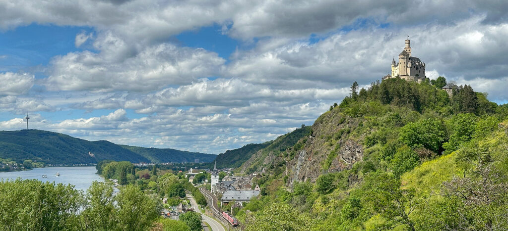 Blick auf die Marksburg und Braubach